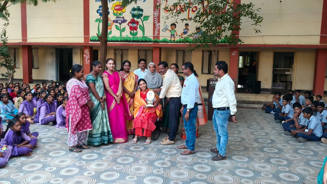 Dr. Omkaram Sindhuja receiving memento for community mental health awareness in Nandyal